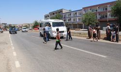 Diyarbakır'da ölüm yolu: Çocuklar her gün canlarını riske atıyor