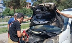 Diyarbakır'da seyir halindeki otomobilde yangın