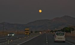 Dolunay görsel şölen sundu; Yolculara eşlik etti