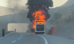 Erzincan'da yolcu otobüsü alevlere teslim oldu