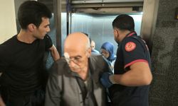 Hastane asansöründe mahsur kalan vatandaşlar kurtarıldı