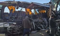 İki yolcu otobüsü çarpıştı: 35 ölü, 30 yaralı