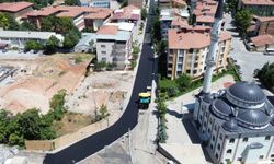 Malatya'da iki mahallede sıcak asfalt serimi yapıldı