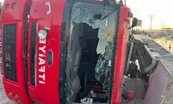 İtfaiye aracı devrildi: 3 itfaiye personeli yaralandı