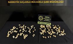 Midelerinde uyuşturucu taşıyan 2 kişi yakalandı