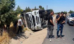 Diyarbakır'da devrilen tırın sürücüsü yaralandı