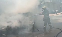 Park halindeki otomobil yangında kullanılamaz hale geldi