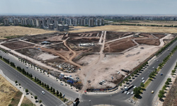 Diyarbakır'da yapımı süren dev parkta çalışmalar sürüyor