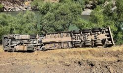 Şırnak'ta tır uçuruma devrildi: 1 yaralı