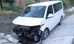 Adıyaman'da menfeze çarpan araç sürücüsü yaralandı