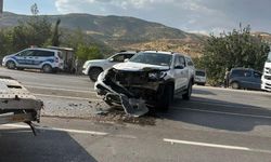 Adıyaman'da otomobille motosiklet kafa kafaya çarpıştı: Bir ağır yaralı