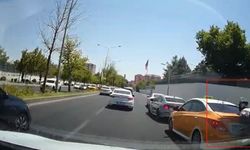 Seyir halindeki motosiklet fren yapan otomobille çarpıştı