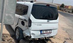 Siirt'te hafif ticari araç ile kamyonet çarpıştı