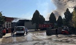 Tekstil fabrikasında yangın: Ekiplerin müdahalesi sürüyor