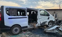 Batman'da iki minibüs çarpıştı: 9 yaralı