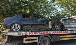 Batman'da otomobil ağaca çarpıp araziye savruldu