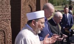 Cumhurbaşkanı Erdoğan'dan Ahlat'ta ecdat kabirlerine ziyaret