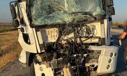 Diyarbakır'da TIR ile otomobil çarpıştı: 1'i ağır 4 yaralı