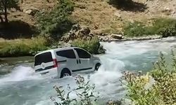 El freni çekilmeyen kamyonet çaya uçtu