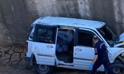 Kontrolden çıkan araç köprüden şarampole uçtu: 2 ölü