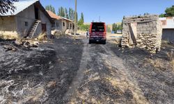 Malatya'da evlere yakın alanda yangın