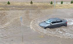 Meteoroloji uyarmıştı! Erzurum'da 10 dakikalık yağış felç etti
