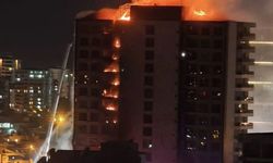 Diyarbakır'da plaza yangını: İtfaiyenin müdahale yöntemi sosyal medyayı ikiye böldü