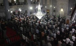 Şanlıurfa'da Mevlid Kandili'nde Balıklıgöl ve Dergah Camisi'ne yoğun ilgi