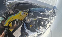 Siirt'te seyir halindeki aracın motoru alev aldı
