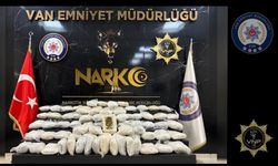 Van'da araç ve ikamete operasyon: 48 kilo esrar bulundu