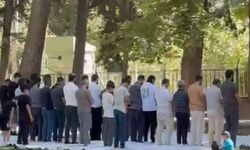 Nusaybin'de piknik yapan vatandaşlar namaz için birlikte saf tuttu