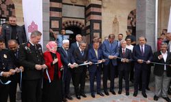 Gaziantep'te depremde hasar gören tarihi camii ibadete açıldı