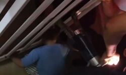 Korkuluklara sıkışan çocuğu itfaiye kurtardı