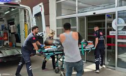 Küçük çocuğun kullandığı iş makinesi devrildi: 1 yaralı