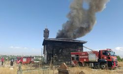 Ağrı'da atıl durumdaki cami yandı!