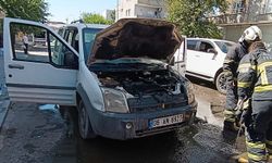 Batman'da seyir halindeki hafif ticari araçta yangın