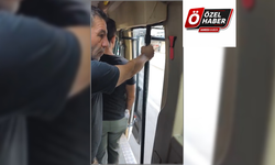 Diyarbakır'da kapısı bozuk minibüsle tehlikeli yolculuk