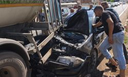 Diyarbakır'da otomobil sulama aracına çarptı: Bir yaralı