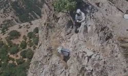 Elazığ'da ayılardan korumak için kayalıklara asılan kovanlardan bal hasadı