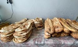 Günün ilk ışıklarıyla tandırın başına geçiyorlar: Her gün 1000-1500 ekmek