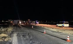Kazada yaralanan sürücü hastaneye kaldırıldı, diğer araçtakiler kaçtı
