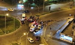 Diyarbakır’da hızla kavşağa giren araç kontrolden çıktı: Bir yaralı