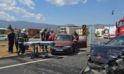 Gaziantep'te iki otomobil çarpıştı: 5 yaralı