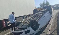 Siirt'te otomobil takla atarak şarampole devrildi: 2 yaralı