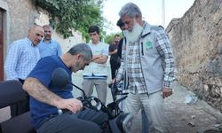 Umut Kervanından engelli vatandaşa akülü motosiklet desteği