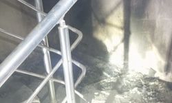 Yangın merdiveninde çıkan alevler paniğe neden oldu