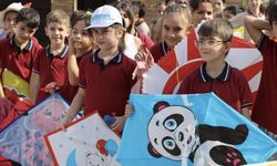Diyarbakır'da çocuklar Gazze'nin sesine ses olmak amacıyla uçurtma uçurdu