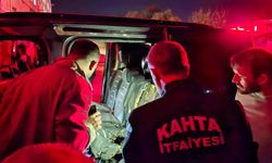 Adıyaman'da otomobil alev aldı! Fabrika çalışanları müdahale etti