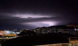 Adıyaman'da şimşekler geceyi gündüze çevirdi