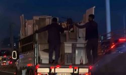 Eşyaların güvenliğini sağlamak için kendi güvenliklerini tehlikeye attılar